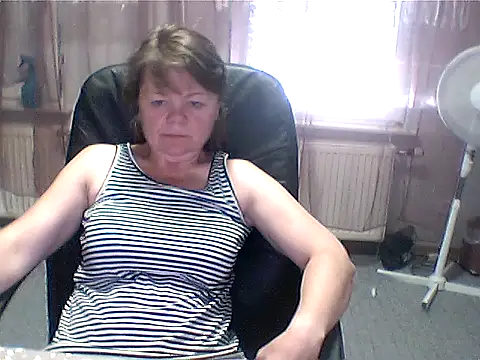 Snapshot of MoonLady40 chatting on June 27, 9:14 am MoonLady40 online show from June 27, 9:14 am