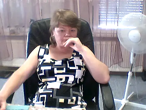 Snapshot of MoonLady40 chatting on June 27, 12:33 pm MoonLady40 online show from June 27, 12:33 pm