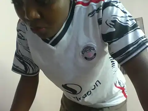 Black prettty online show from June 25, 4:44 pm
