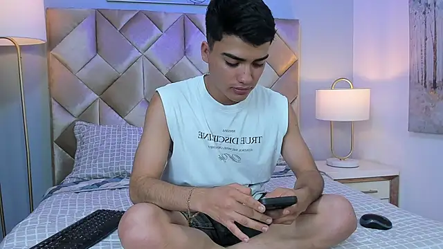 NicoFox4 online show from June 13, 7:45 pm