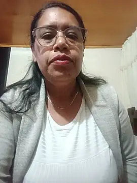 Snapshot of Emilif_ chatting on July 17, 1:23 am Emilif online show from July 17, 1:23 am