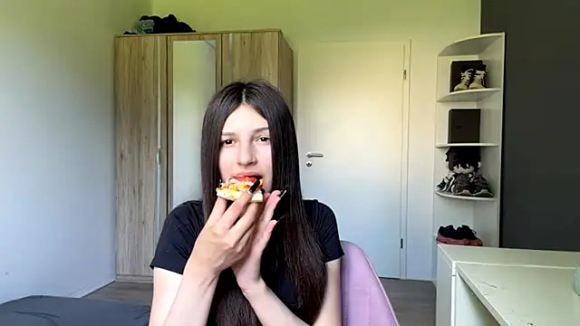 Snapshot of SpanishRooter chatting on June 22, 10:01 am SpanishRooter online show from June 22, 10:01 am