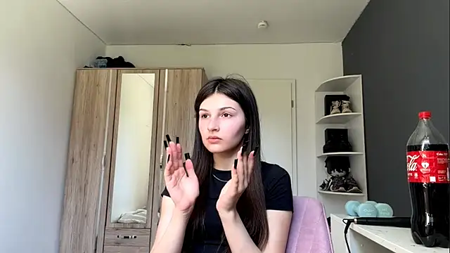 Snapshot of SpanishRooter chatting on June 24, 1:32 pm SpanishRooter online show from June 24, 1:32 pm
