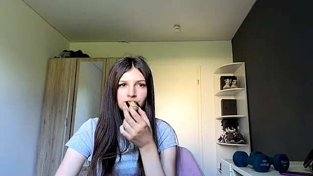 Snapshot of SpanishRooter chatting on June 28, 8:09 am SpanishRooter online show from June 28, 8:09 am