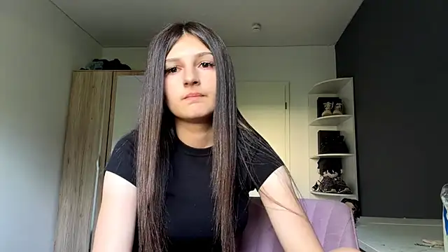 Snapshot of SpanishRooter chatting on June 30, 7:31 am SpanishRooter online show from June 30, 7:31 am