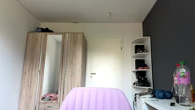 Snapshot of SpanishRooter chatting on July 24, 7:17 am SpanishRooter online show from July 24, 7:17 am