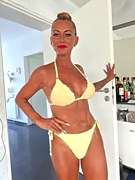 housewifebella online show from August 9, 11:26 am