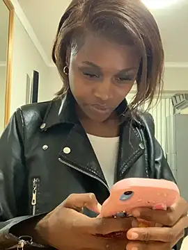 SEXY TOKYOx online show from August 4, 8:11 pm