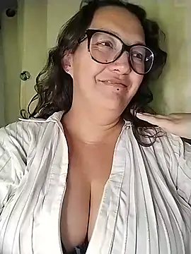 Snapshot of _Saraqueen-- chatting on June 25, 5:12 am Saraqueen-- online show from June 25, 5:12 am