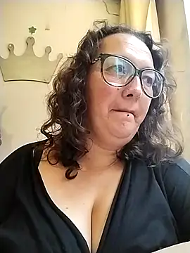 Snapshot of _Saraqueen-- chatting on July 1, 9:47 pm Saraqueen-- online show from July 1, 9:47 pm