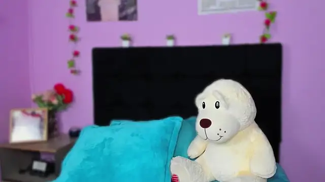 Makii XOXO online show from June 23, 7:01 pm