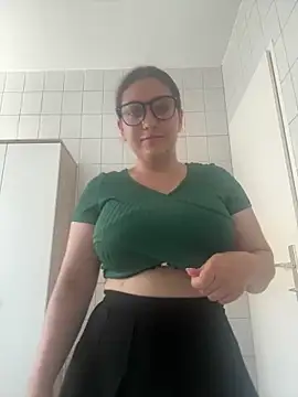 Snapshot of -Malina- chatting on June 21, 1:24 pm -Malina- online show from June 21, 1:24 pm
