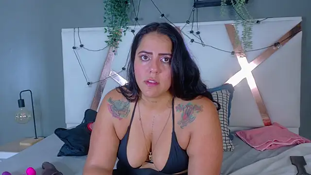 ShelyEvans   online show from August 6, 12:12 am