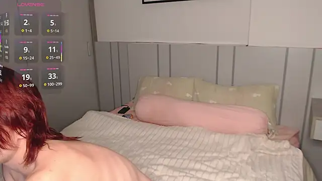 Red RoxyFoxy online show from July 27, 2:18 am