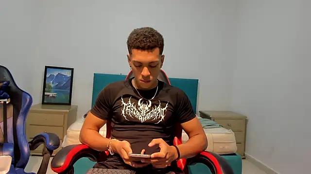 MAX LEGEND online show from June 27, 10:09 am