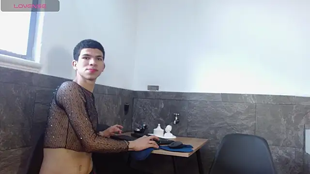 Snapshot of Dilan_Femboy chatting on June 22, 2:14 pm Dilan Femboy online show from June 22, 2:14 pm