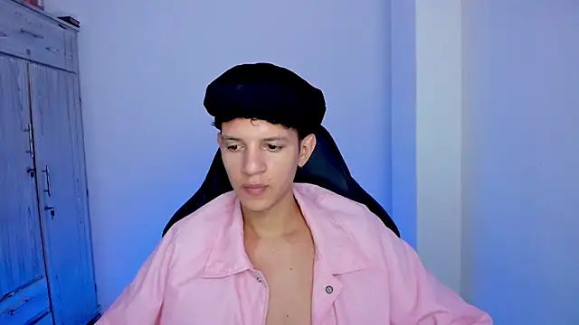 tylerrnova online show from July 19, 3:21 am