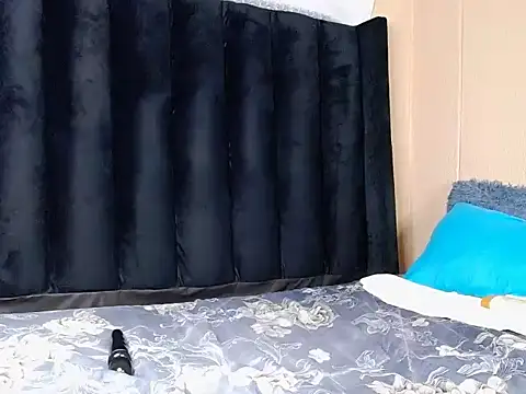 Snapshot of Slim_Thickiey chatting on July 15, 4:23 pm Slim Thickiey online show from July 15, 4:23 pm