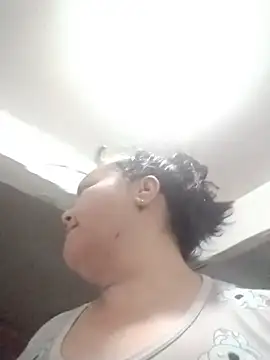 Snapshot of BigAssQueenLatina chatting on June 23, 3:32 pm BigAssQueenLatina online show from June 23, 3:32 pm
