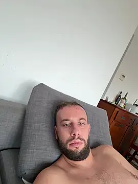 Snapshot of tittolone98 chatting on July 16, 12:33 pm tittolone98 online show from July 16, 12:33 pm
