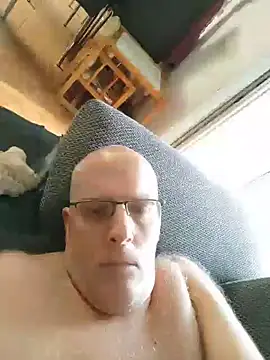 Snapshot of erer211 chatting on June 22, 3:42 pm erer211 online show from June 22, 3:42 pm