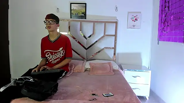 Snapshot of Demian_Salvatoire chatting on August 1, 9:14 pm Demian Salvatoire online show from August 1, 9:14 pm