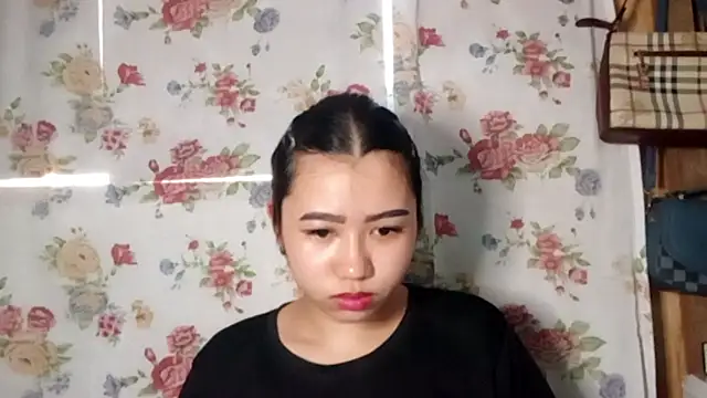 LeahKomarek online show from June 21, 7:22 am