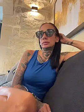 Snapshot of inked_up_jade chatting on August 8, 5:53 am inked up jade online show from August 8, 5:53 am