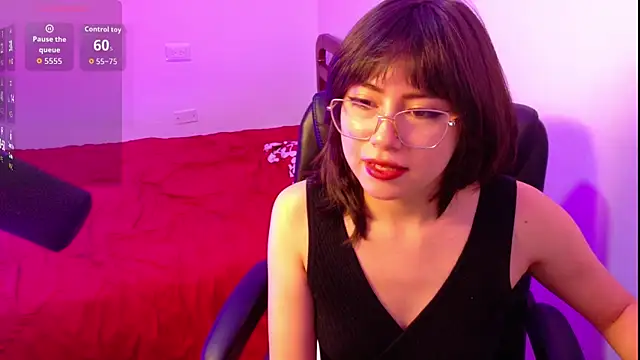 Snapshot of Vesna10 chatting on August 5, 11:02 am Vesna10 online show from August 5, 11:02 am