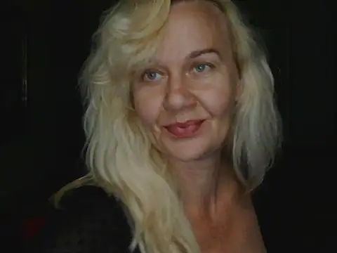 Ravelynni online show from July 25, 2:25 pm