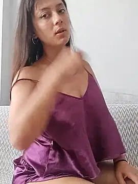 Snapshot of Rosee34 chatting on June 27, 1:06 pm Rosee34 online show from June 27, 1:06 pm
