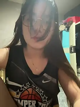 Snapshot of ilovetattoo15 chatting on June 25, 5:12 am ilovetattoo15 online show from June 25, 5:12 am