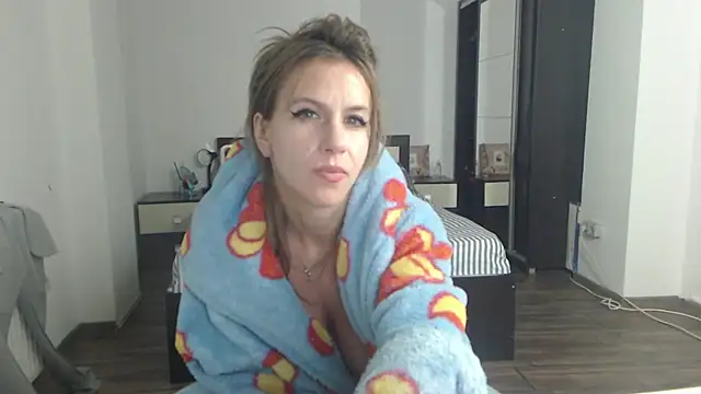 Snapshot of DedeSibel chatting on January 5, 9:47 pm DedeSibel online show from January 5, 9:47 pm