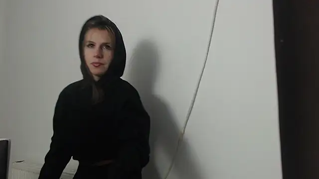 Snapshot of DedeSibel chatting on January 6, 6:41 pm DedeSibel online show from January 6, 6:41 pm