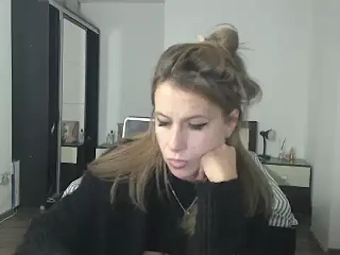 Snapshot of DedeSibel chatting on January 10, 11:00 am DedeSibel online show from January 10, 11:00 am