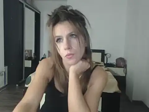 Snapshot of DedeSibel chatting on January 11, 6:54 pm DedeSibel online show from January 11, 6:54 pm