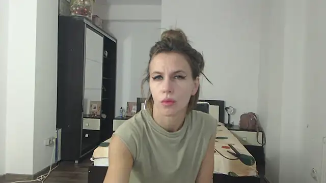Snapshot of DedeSibel chatting on January 24, 11:37 am DedeSibel online show from January 24, 11:37 am