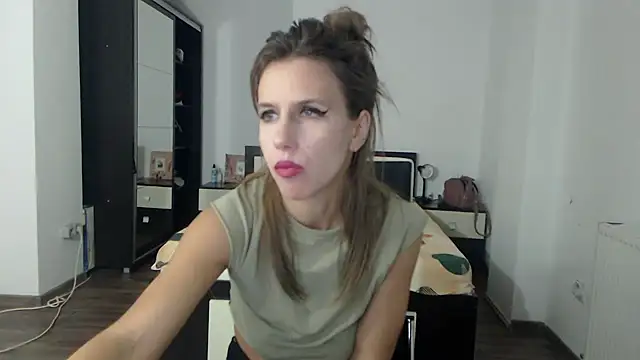 Snapshot of DedeSibel chatting on January 24, 5:42 pm DedeSibel online show from January 24, 5:42 pm
