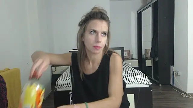 Snapshot of DedeSibel chatting on January 28, 5:46 pm DedeSibel online show from January 28, 5:46 pm