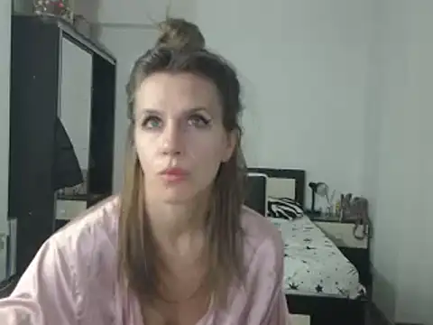 Snapshot of DedeSibel chatting on January 31, 9:26 pm DedeSibel online show from January 31, 9:26 pm