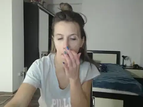Snapshot of DedeSibel chatting on February 11, 7:05 pm DedeSibel online show from February 11, 7:05 pm