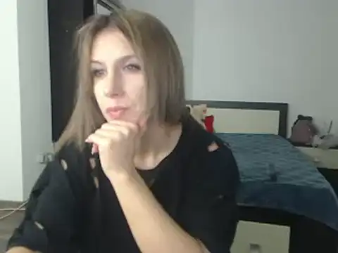 Snapshot of DedeSibel chatting on February 22, 5:35 pm DedeSibel online show from February 22, 5:35 pm