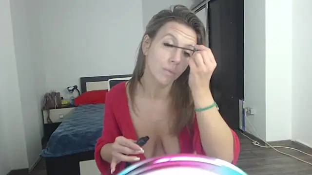 Snapshot of DedeSibel chatting on February 25, 7:31 am DedeSibel online show from February 25, 7:31 am