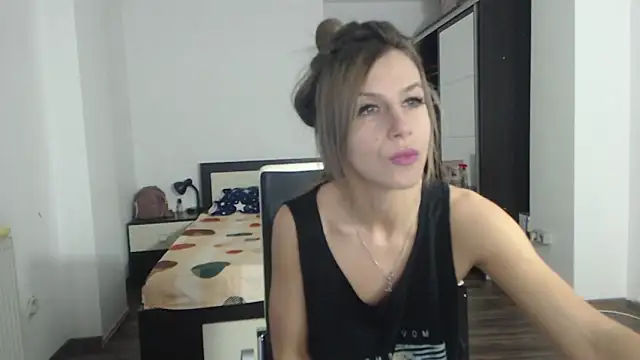 Snapshot of DedeSibel chatting on March 5, 2:23 pm DedeSibel online show from March 5, 2:23 pm