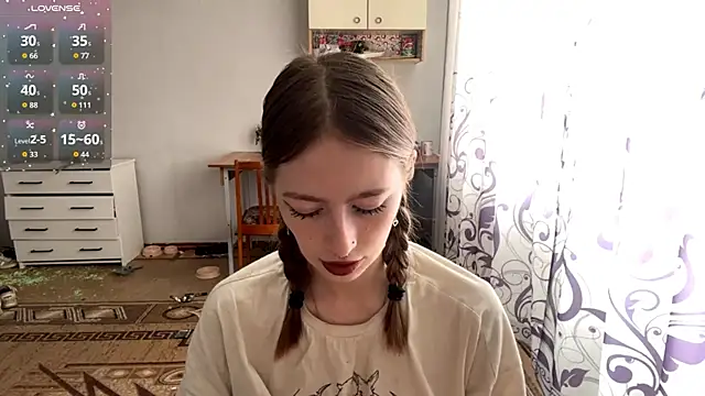 NicoleLouis online show from June 23, 9:40 am