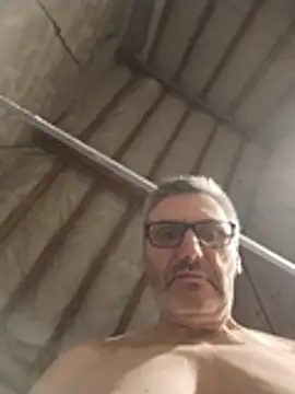 Snapshot of Philebranleur chatting on July 28, 3:32 pm Philebranleur online show from July 28, 3:32 pm