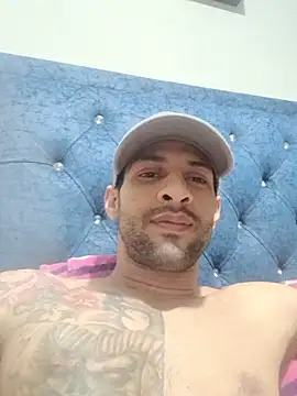 Snapshot of MisterBigBBC chatting on June 24, 9:47 pm MisterBigBBC online show from June 24, 9:47 pm