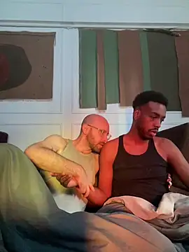 pela and black online show from June 22, 6:05 pm