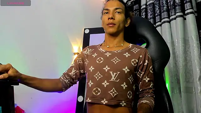 katiee11 online show from July 22, 5:32 am