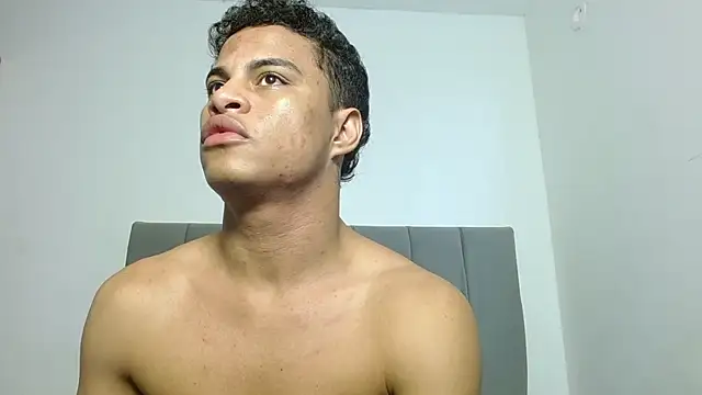 Jose And Daniel online show from August 5, 11:57 am